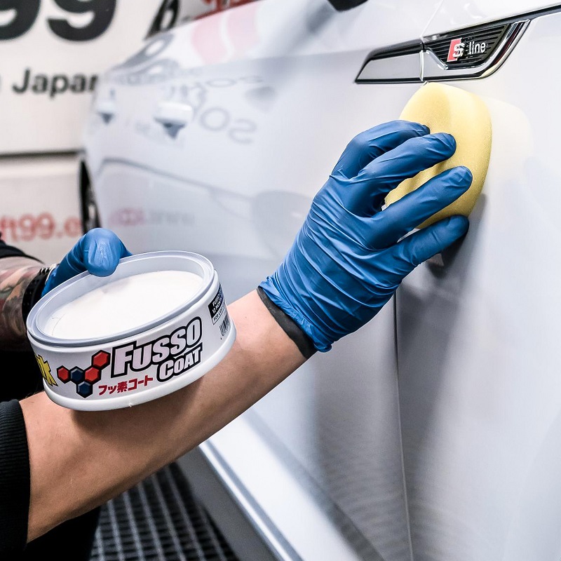 Soft99 New Fusso Coat 12 Months Wax Dark 200 g - syntentický vosk  na tmavé laky