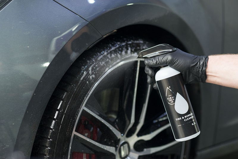 CleanTech Tire and Rubber Cleaner - čistič pneumatik a gumových částí 1l
